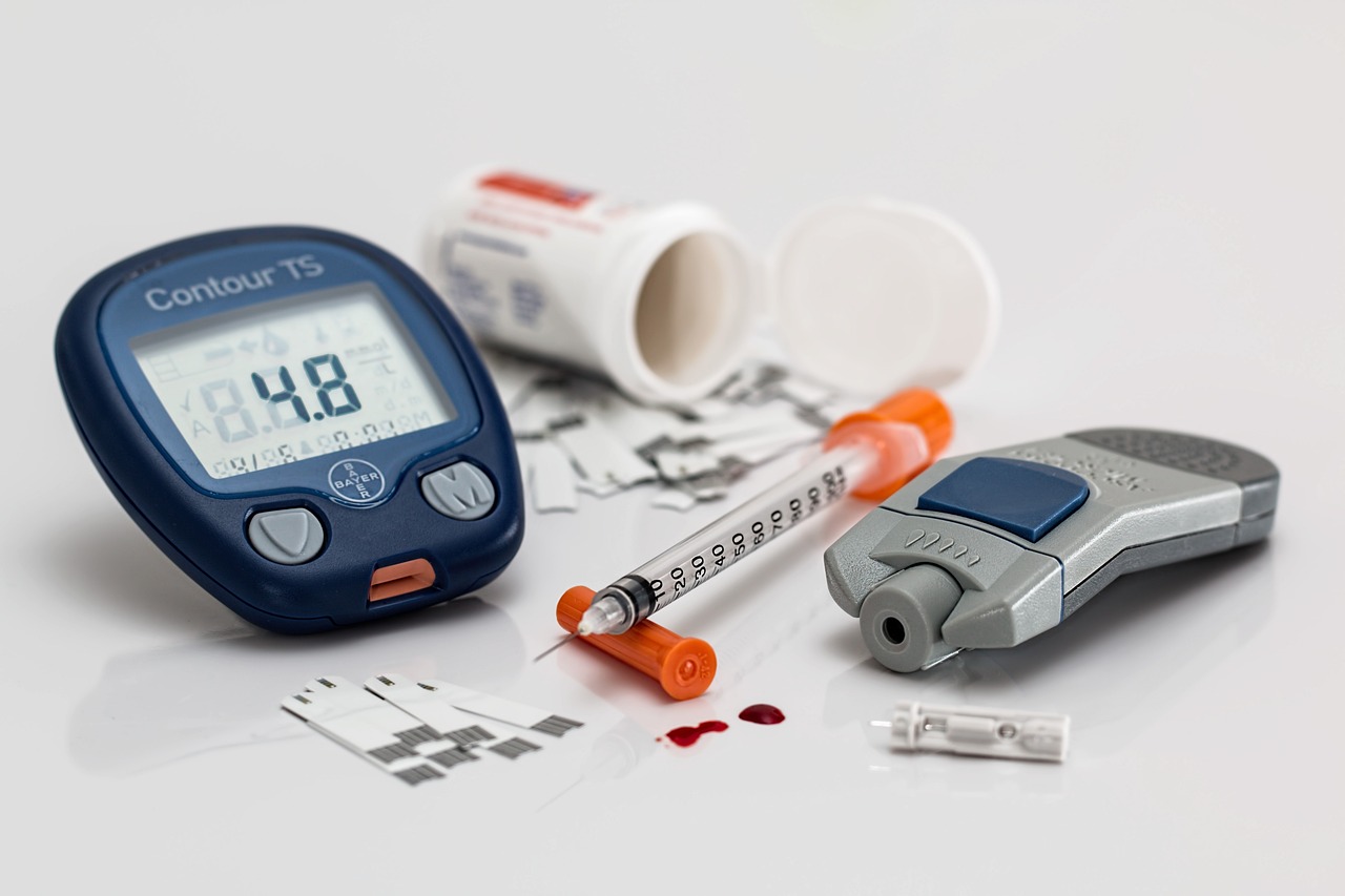 Diabetes ist eine chronische Krankheit, die auftritt, wenn die Bauchspeicheldrüse entweder nicht genügend Insulin produziert oder der Körper das produzierte Insulin nicht effektiv nutzen kann und somit zu einer Erhöhung des Blutzuckerspiegels kommt.